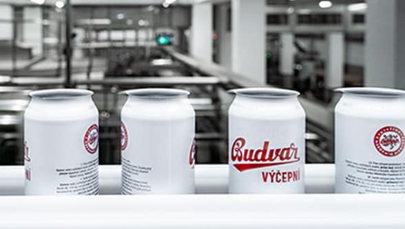 Budweiser Budvar cambia a Krones para las botellas y las latas